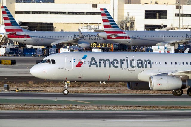 American airlines makes hard landing in maui