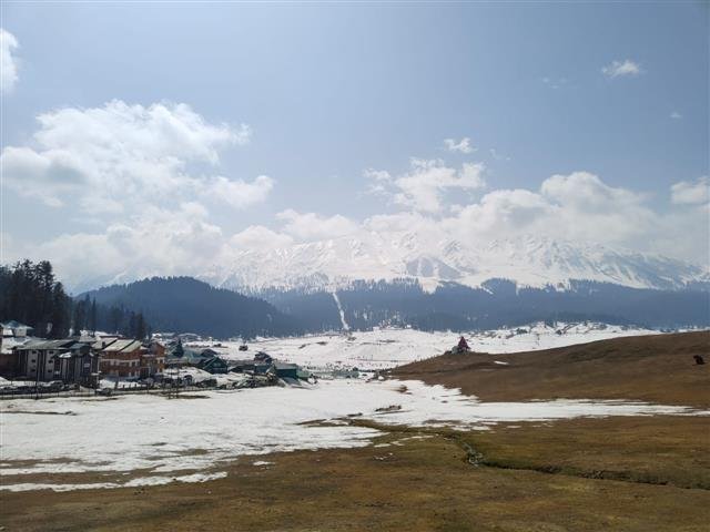 Kashmir hot place where snow doesn't exist