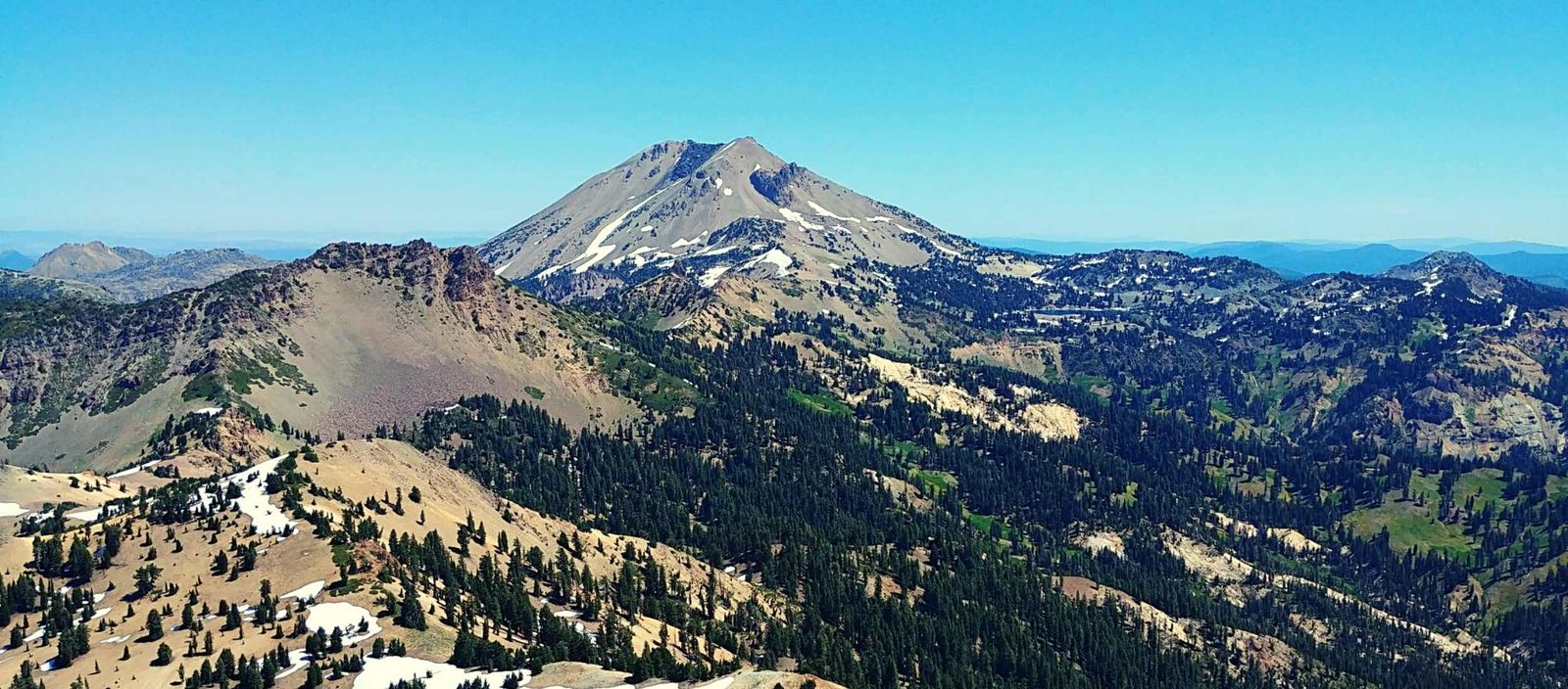 Lassen-Volcanic-National-Park-Lassen-Peak-in-Summer