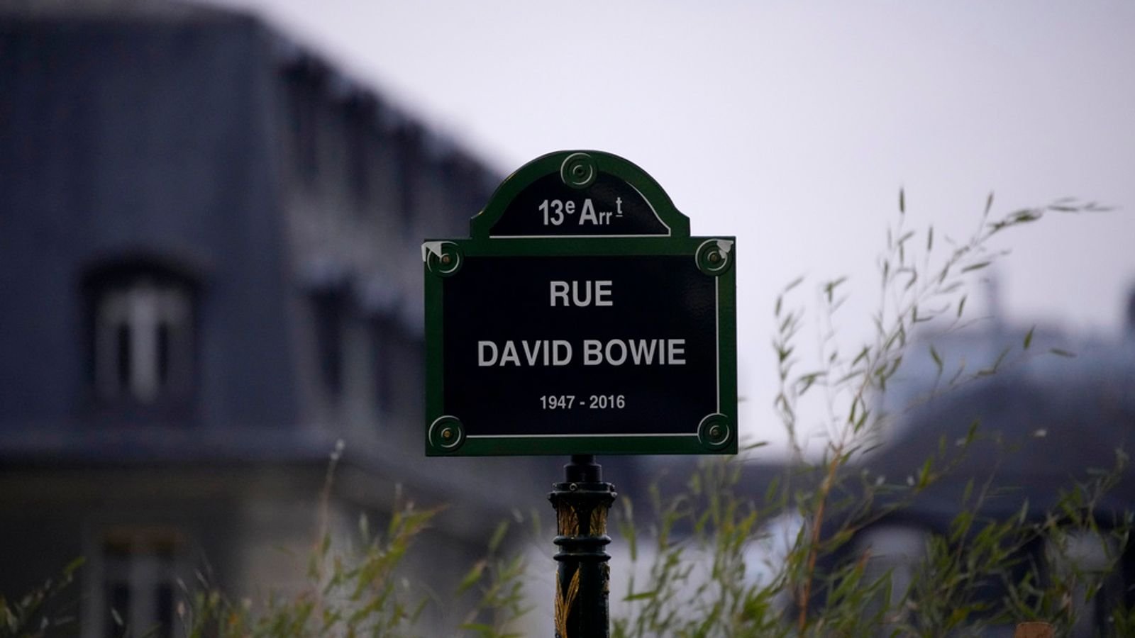 david-bowie-paris