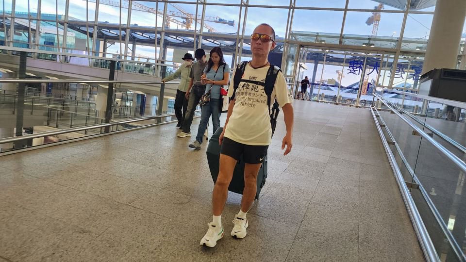 visually impaired man traveled to japan